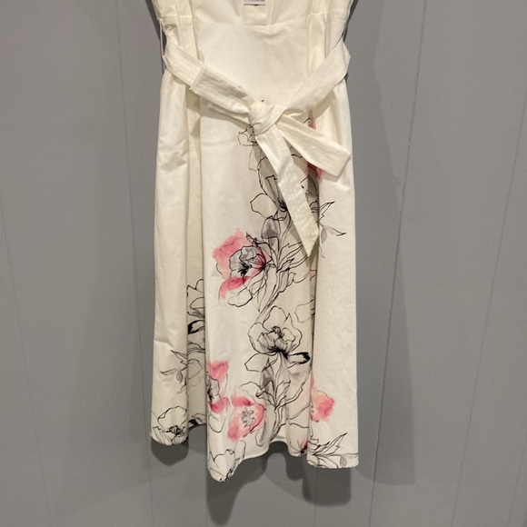 Women’s dress - Picture 2 of 6